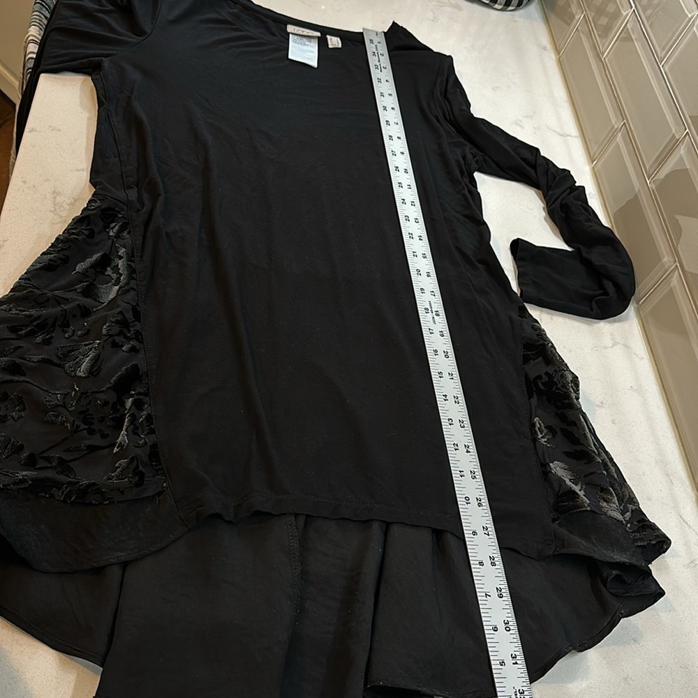 Beautiful 😍 LOGO Black Top with Burnout Velvet size small - Picture 11 of 13